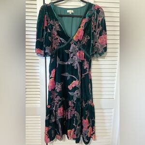 🍁 Max Studio Burnout Velvet Dress in women’s size medium NWOT 🍂